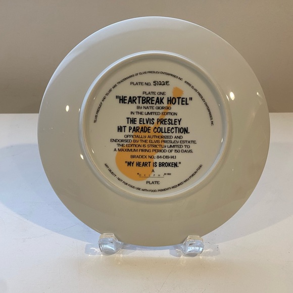 Delphi Elvis Presley “Heartbreak Hotel” plate - Picture 2 of 2